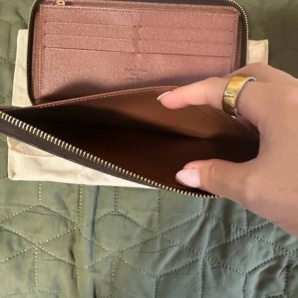 Louis Vuitton Monogram Zippy Organizer Wallet - Picture 7 of 15